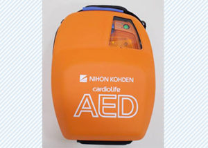 AED（自動体外式除細動器）：日本光電 AED-3100 カルジオライフ