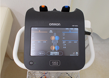 動脈硬化検査装置：オムロン 血圧脈波検査装置 HBP-8000